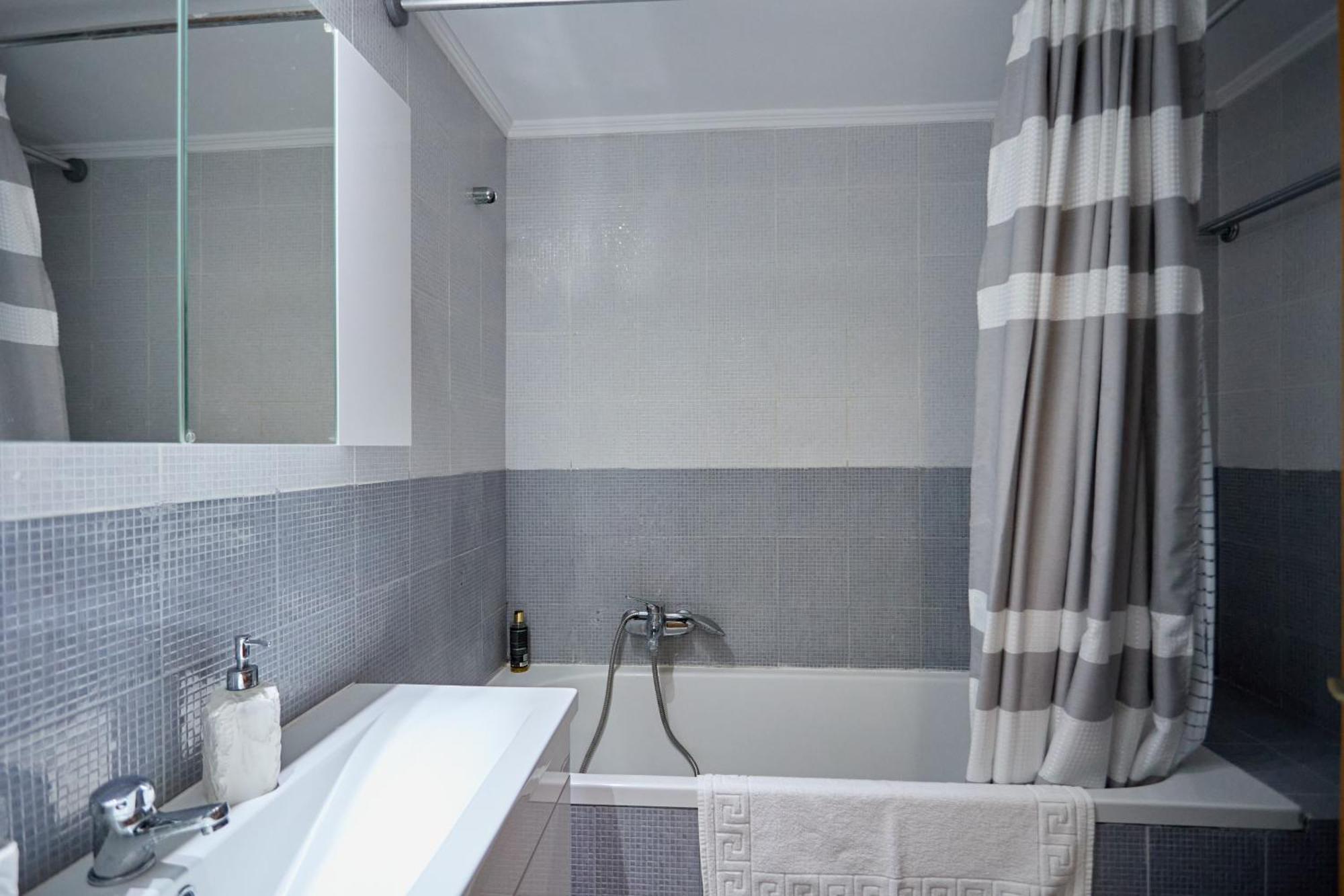- Heart Of With 2 Minute Walk To The