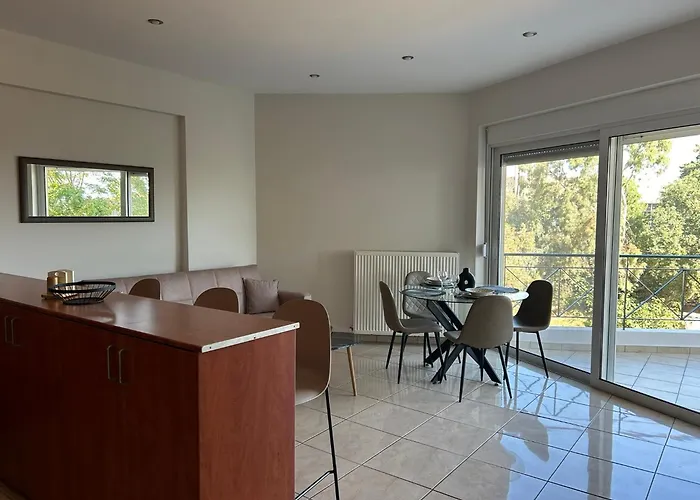 Chios Town Apartment - Heart Of Chios Town With 2 Minute Walk To The Beach